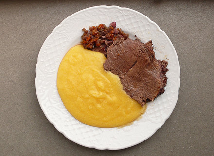 Braised beef in Barolo wine with polenta - Bertazzoni